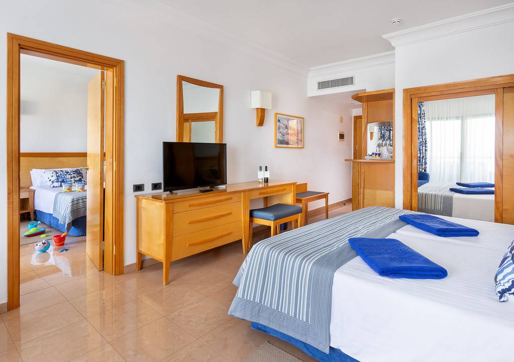Habitación vista piscina familiar MUR Hotel Faro Jandìa & Spa Fuerteventura