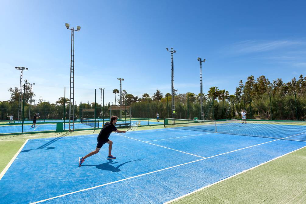 Tennisplätze ($) MUR Bungalows Parque Romantico Gran Canaria Tennisplätze ($) MUR Bungalows Parque Romantico Gran Canaria