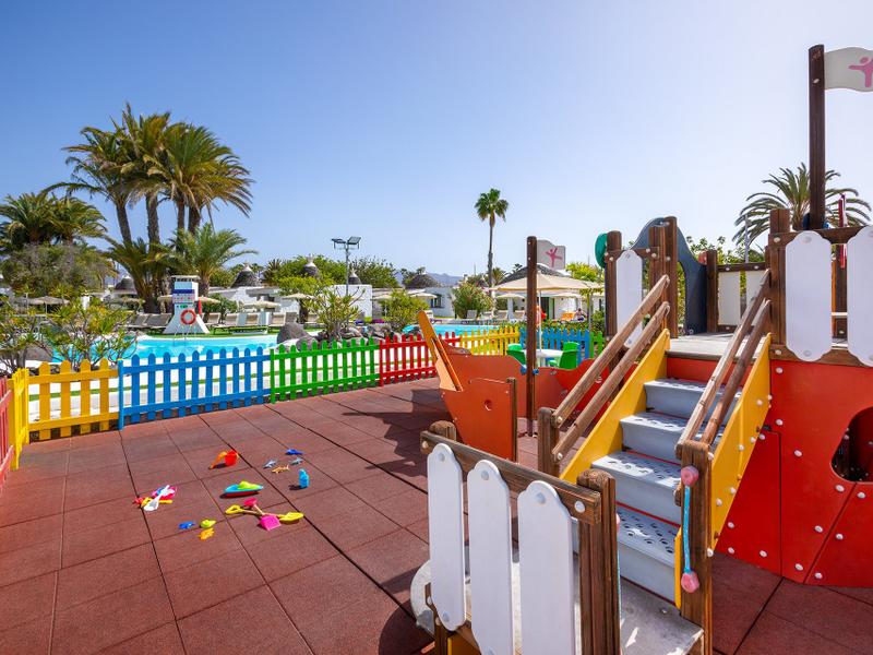 Juegos infantiles MUR Bungalows Parque Romántico Gran Canaria Juegos infantiles MUR Bungalows Parque Romántico Gran Canaria